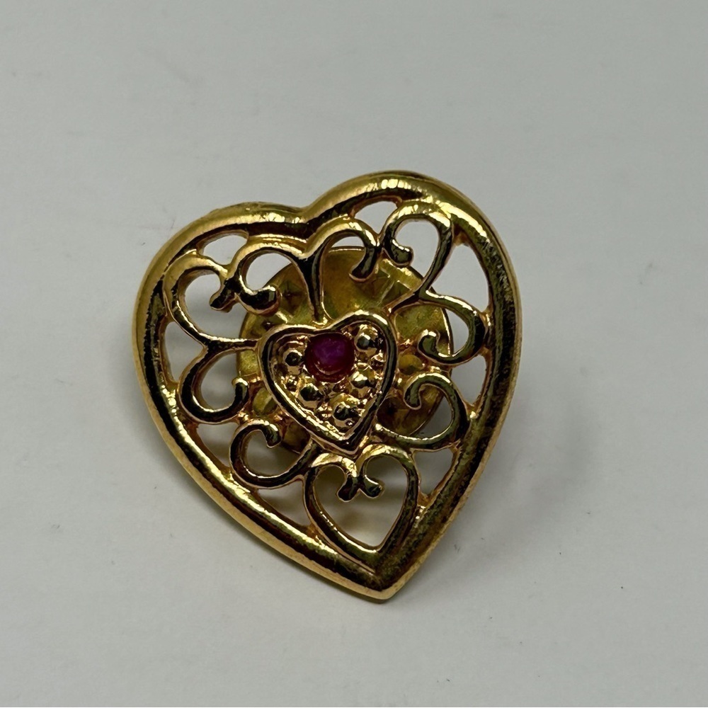 Vintage Small Gold Tone Filigree Heart Lapel Pin with Red Gem